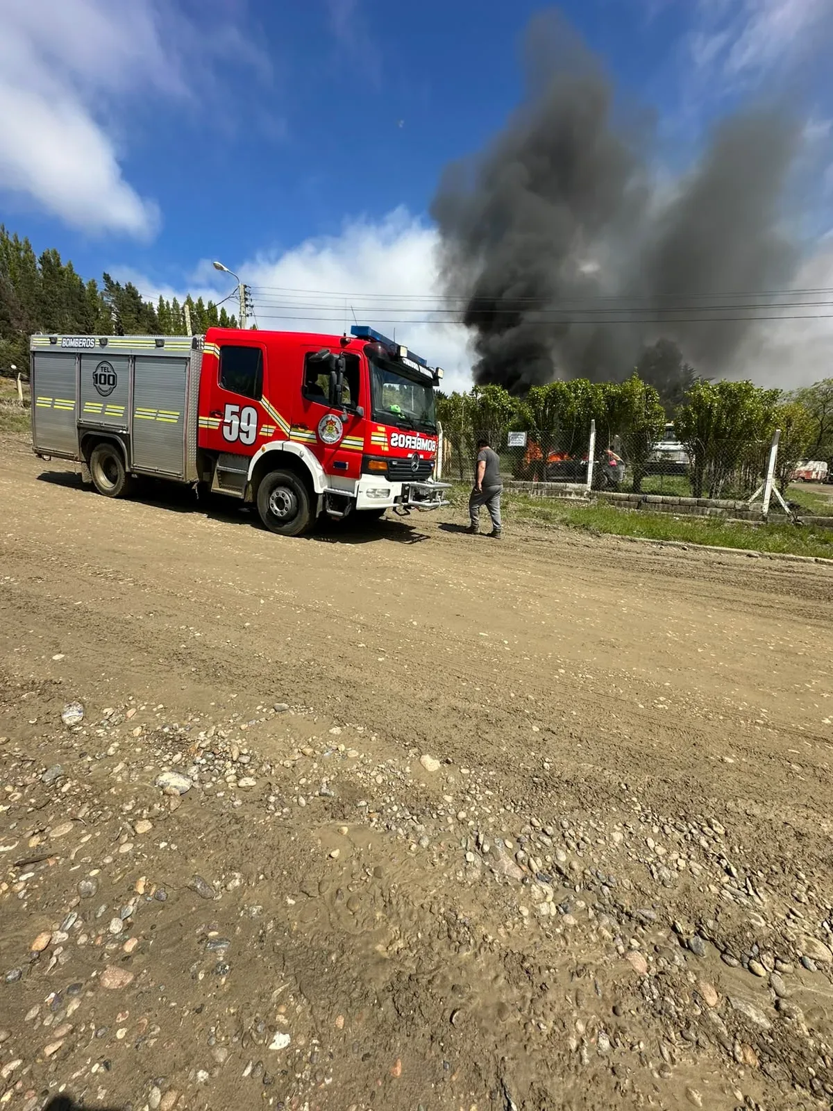 Incendio destruyó un Citroën C3 en Fracción 14