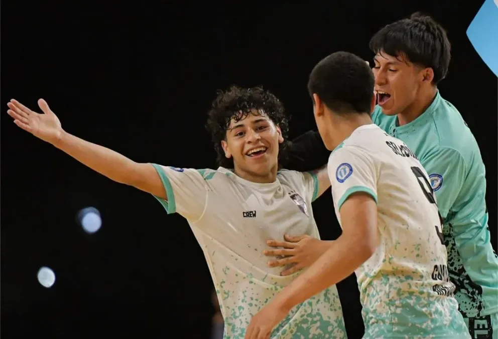 Comodoro dio el golpe y avanzó a semifinales