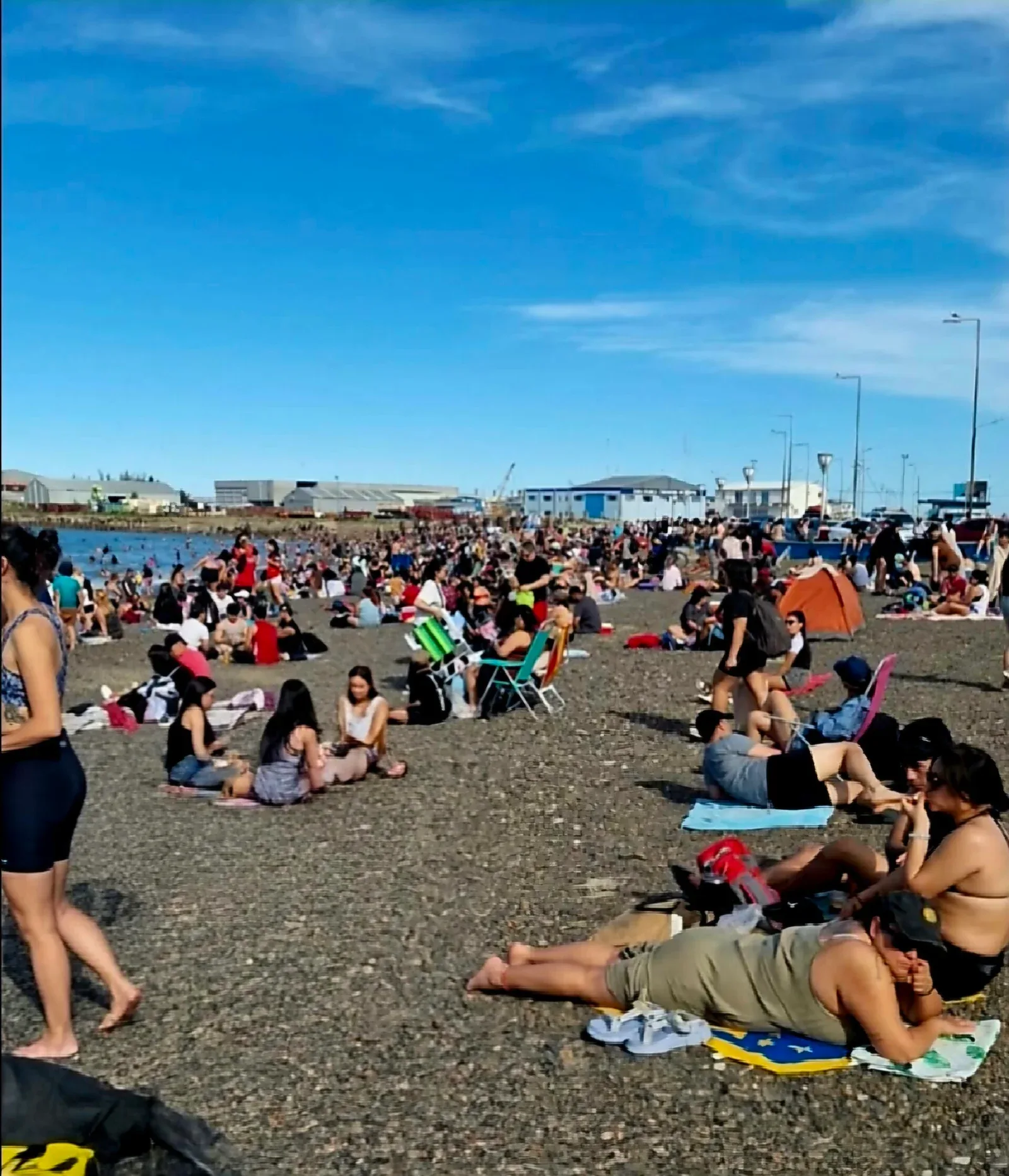 Viernes cálido en Comodoro Rivadavia: máxima de 26 °C y ráfagas fuertes