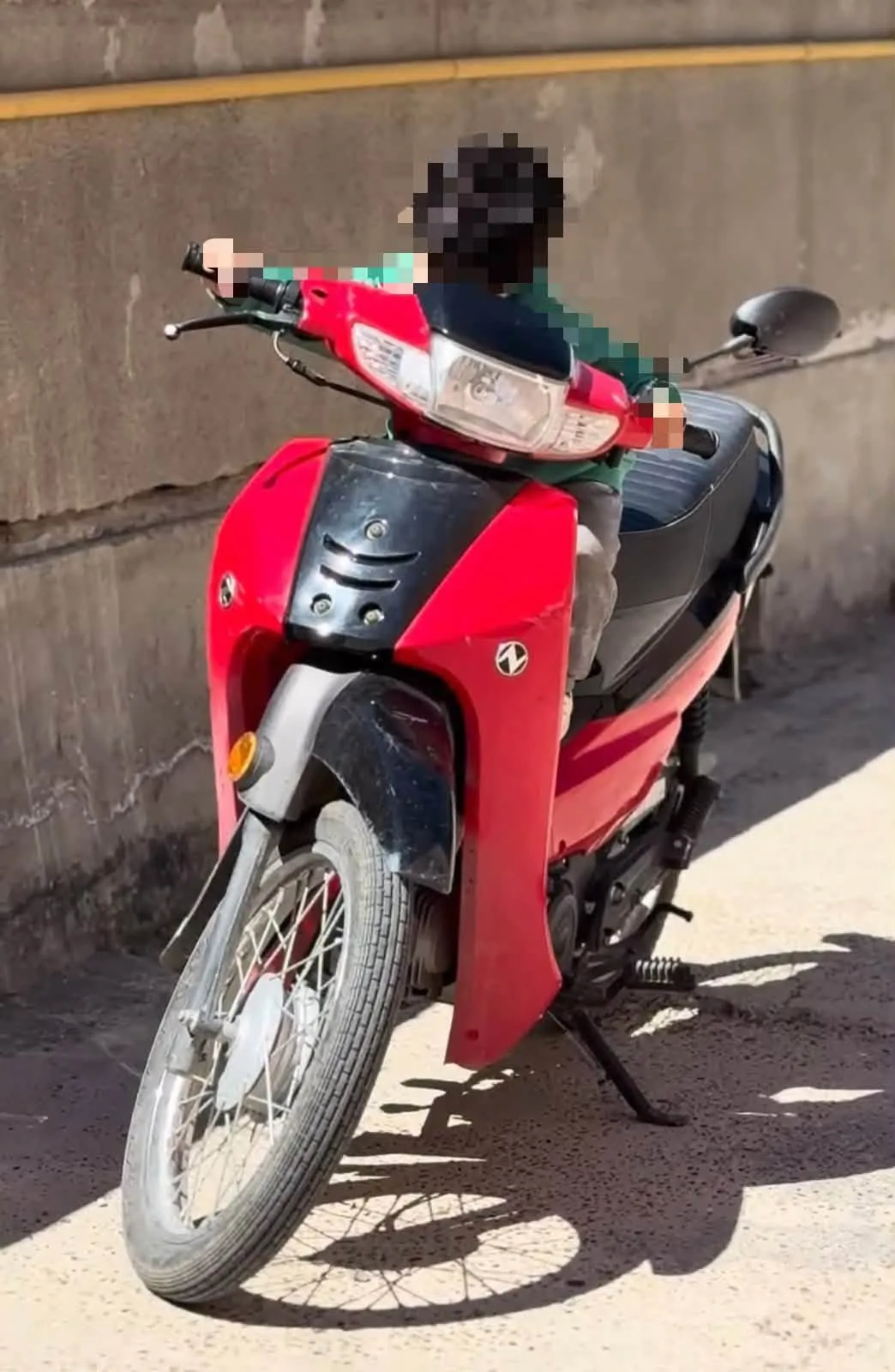 Denuncian el robo de una moto en el barrio Moure