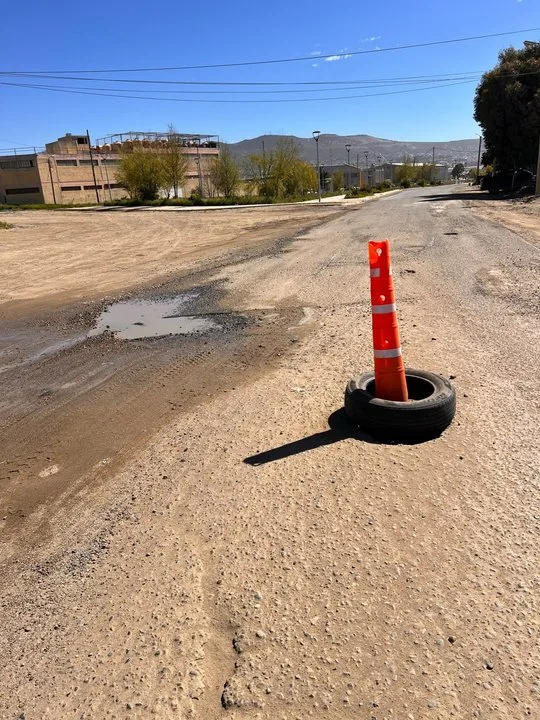 Stella Maris: vecinos alertan por pozos y falta de asfalto en Saturnino López