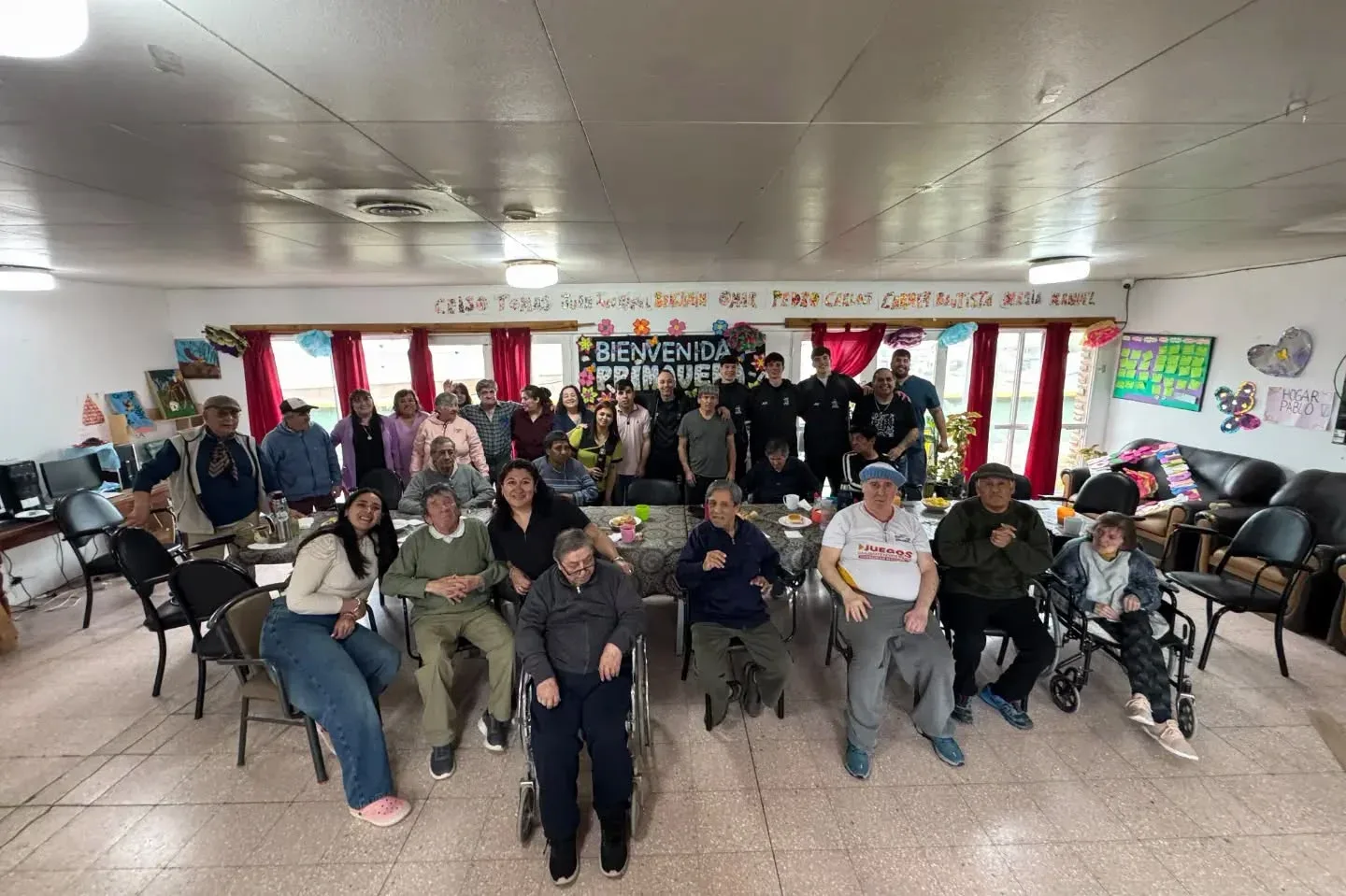 Básquetbol de Gimnasia visitó el Hogar Juan Pablo VI
