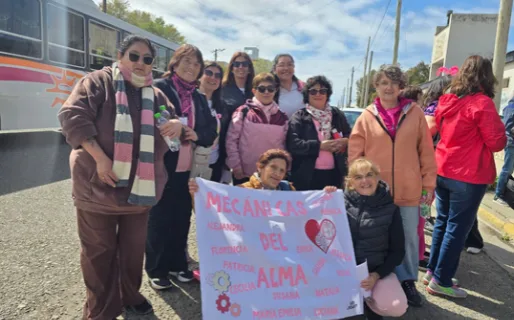 Un espacio de escucha del CAPS Jorge Newbery se presentó en la Caminata Rosa