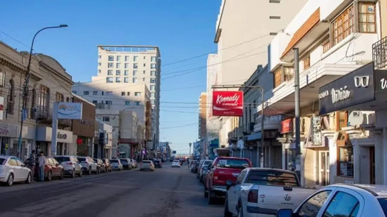 Comercio de Comodoro: suba del 5,7% en tres tramos y un bono de $50.000