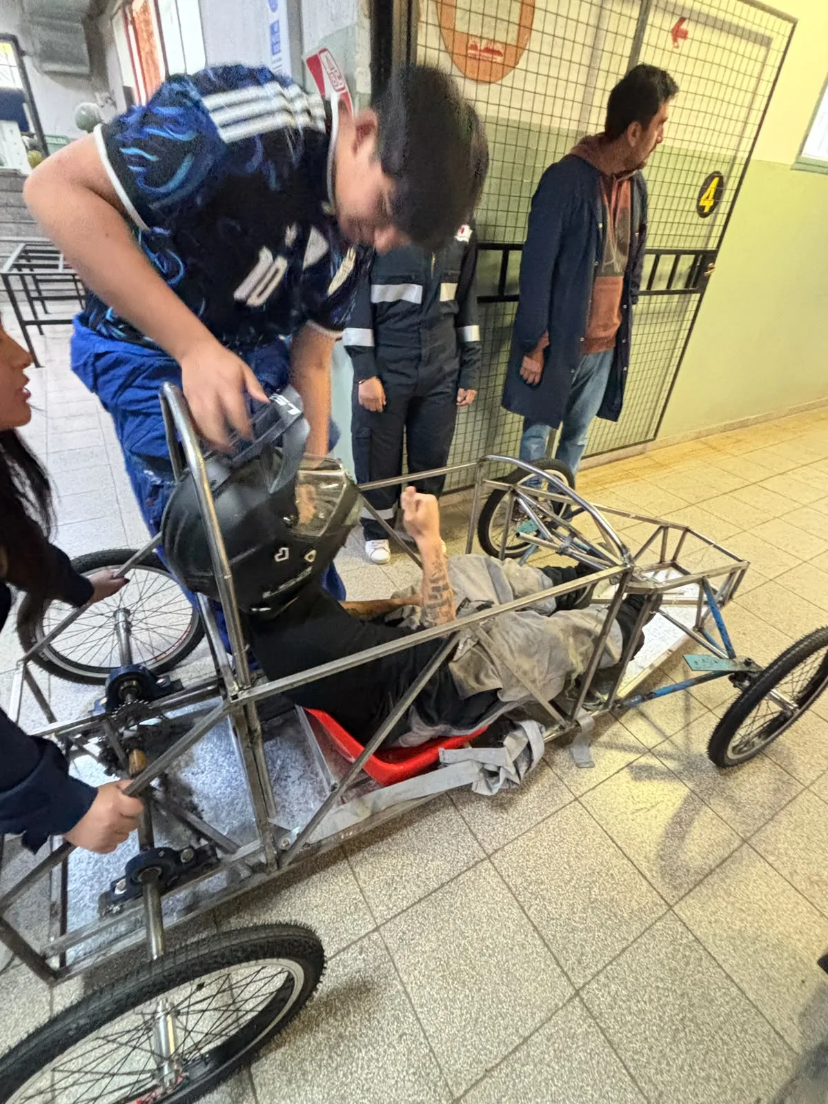Escuela 749 busca insumos para sus autos eléctricos del Desafío ECO YPF