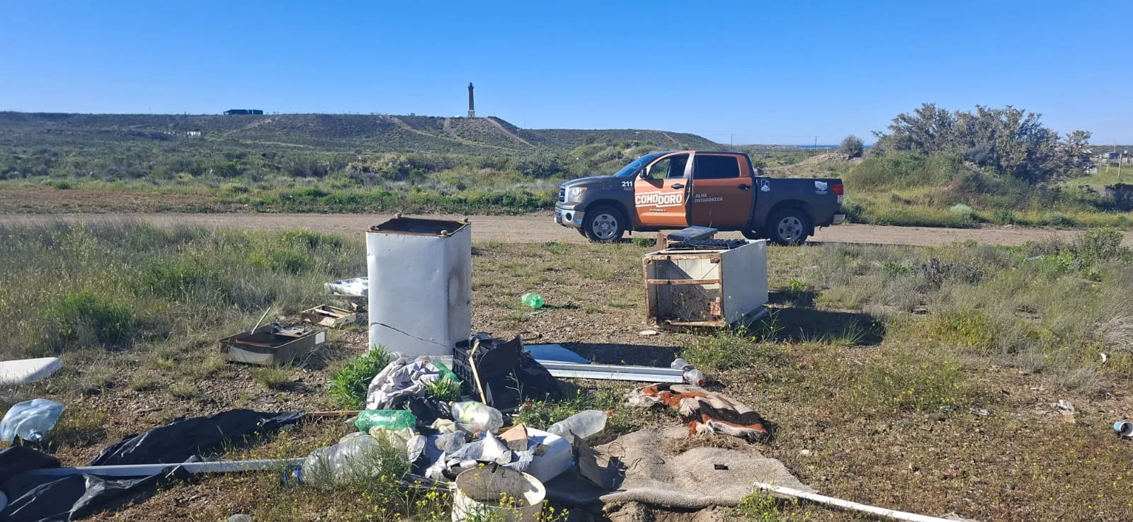 Nuevos residuos en el Farallón tras la limpieza de agosto