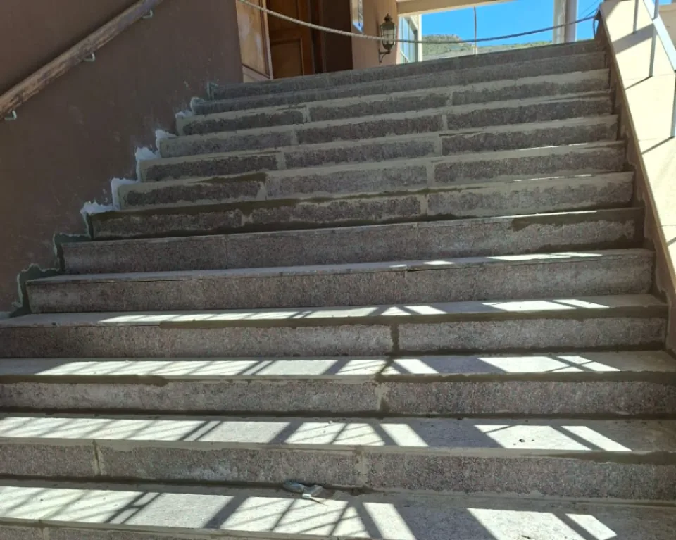 La Catedral San Juan Bosco renueva sus escalinatas de acceso