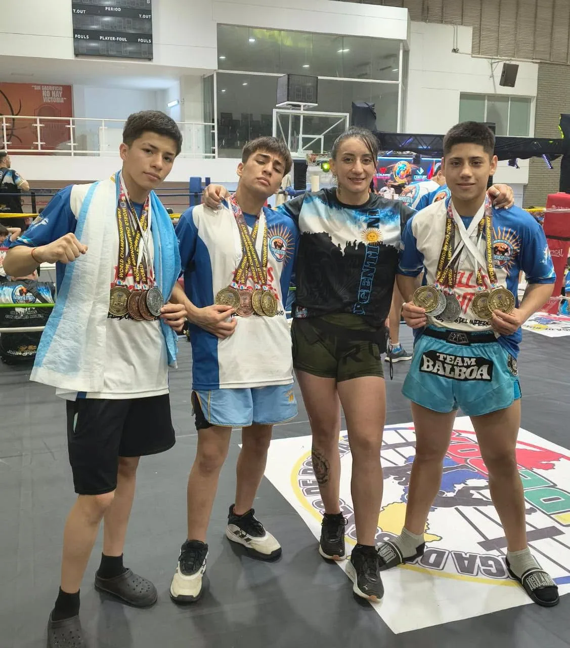 Tres peleadores de Comodoro subieron al podio en el Mundial WKF de Colombia