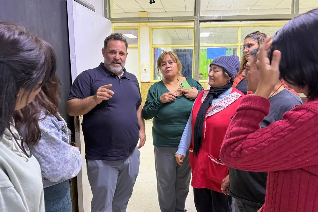 Glinski recorrió escuelas, el Mercado Concentrador y un centro de día en Trelew