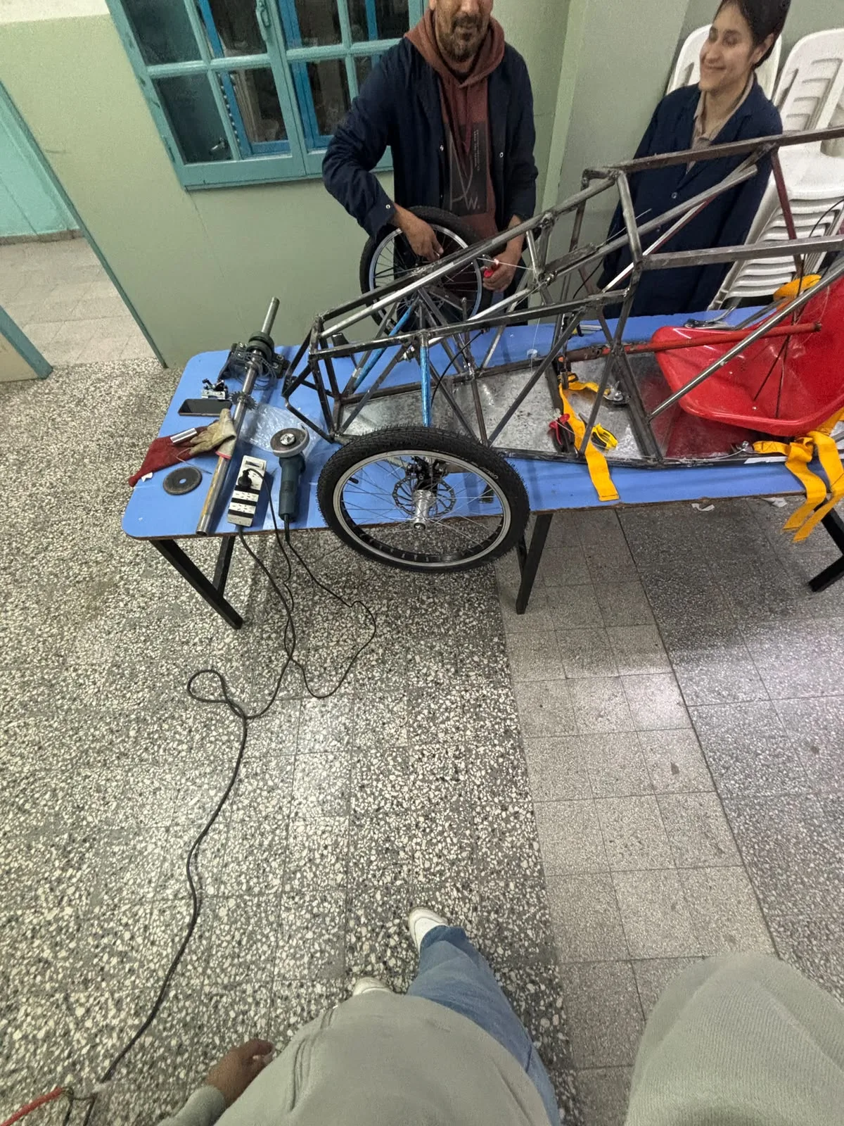 Escuela 749 busca insumos para sus autos eléctricos del Desafío ECO YPF