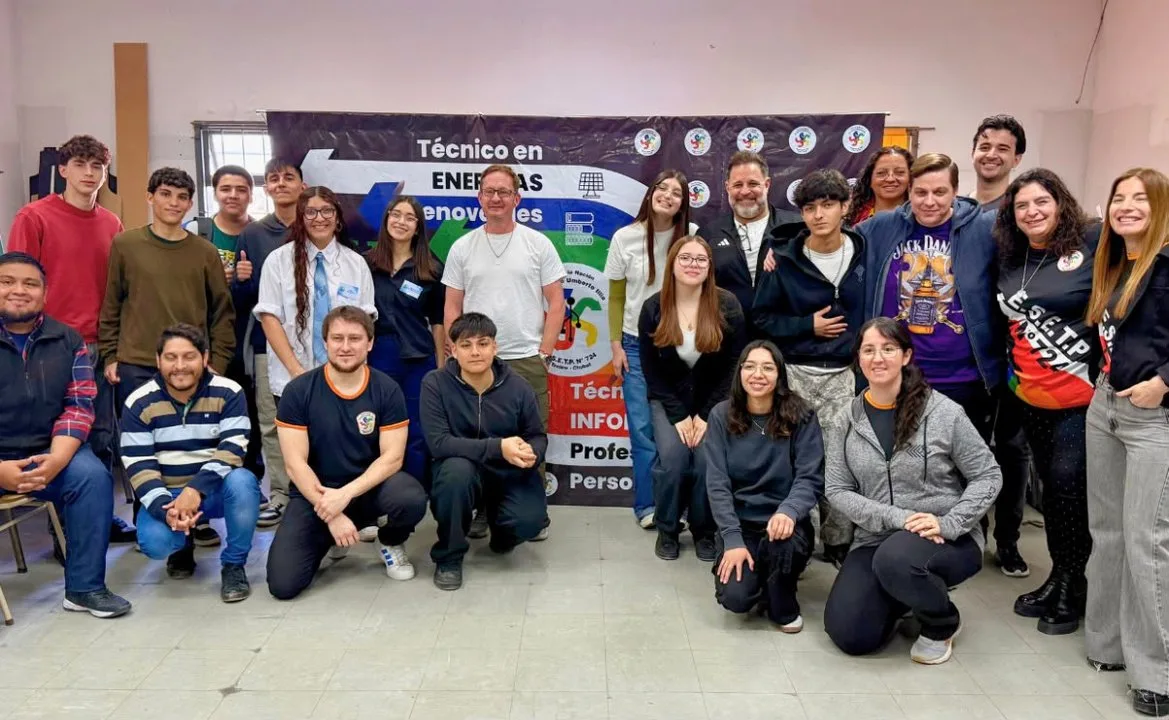 Glinski recorrió escuelas, el Mercado Concentrador y un centro de día en Trelew