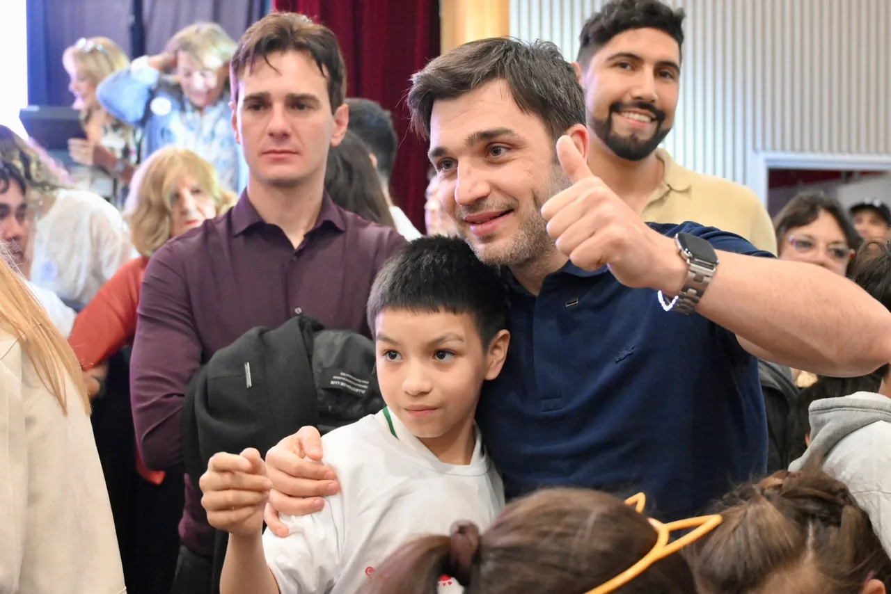 Torres anunció un SUM para Fundación Crecer con financiamiento compartido