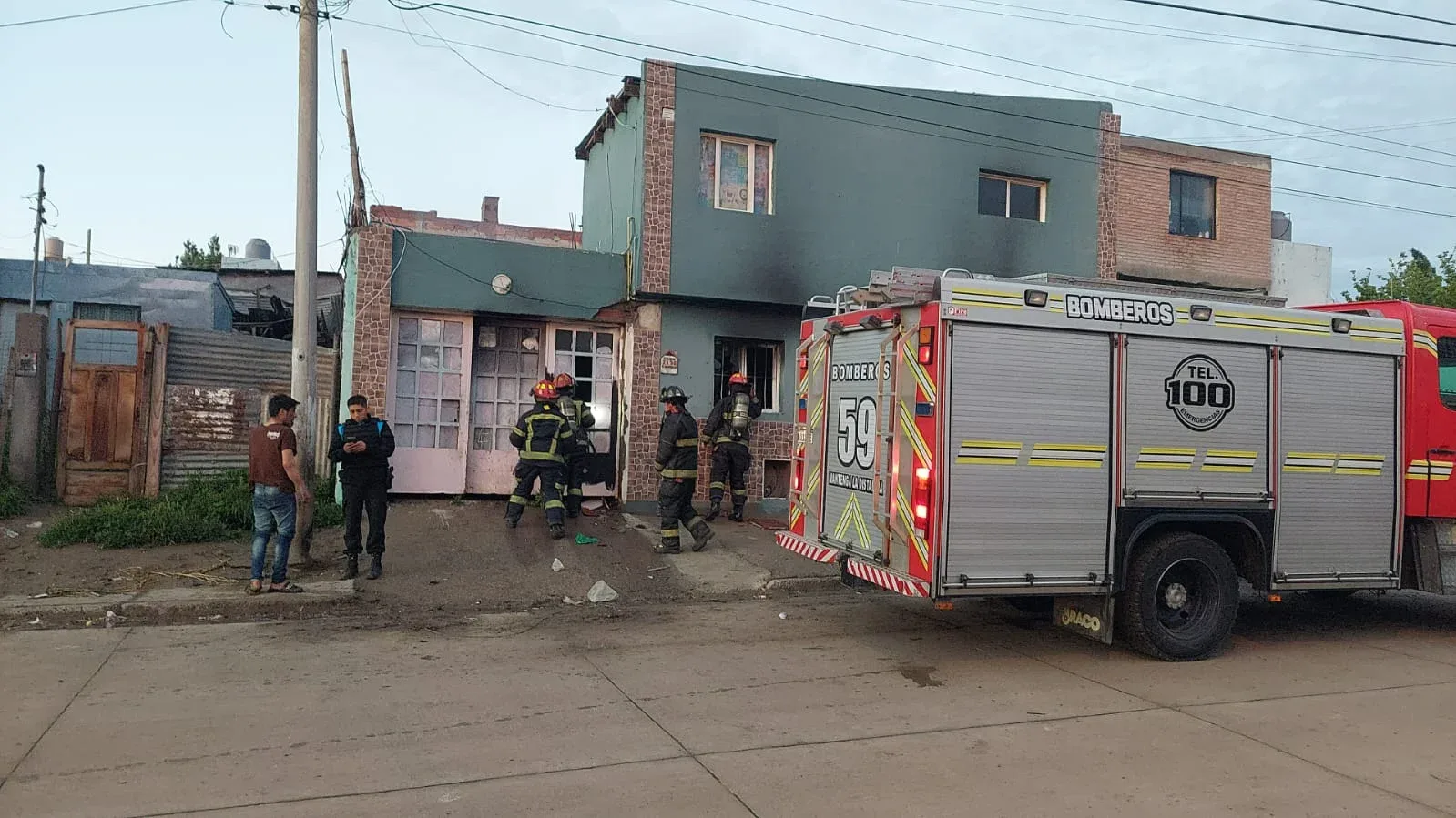 Bomberos sofocaron un principio de incendio en una vivienda del barrio Máximo Abásolo