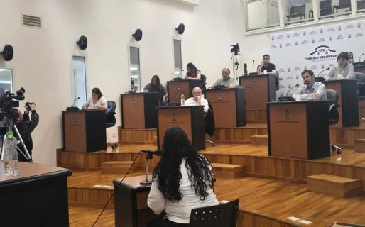 Vecinos de la zona norte reclamaron por frecuencias y tarifas en la audiencia del pliego de Transporte Diadema