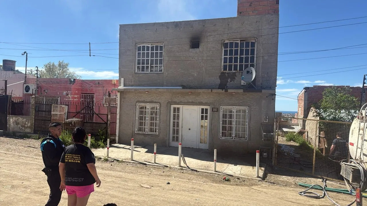 Incendio dañó una vivienda en la extensión del barrio Máximo Abásolo